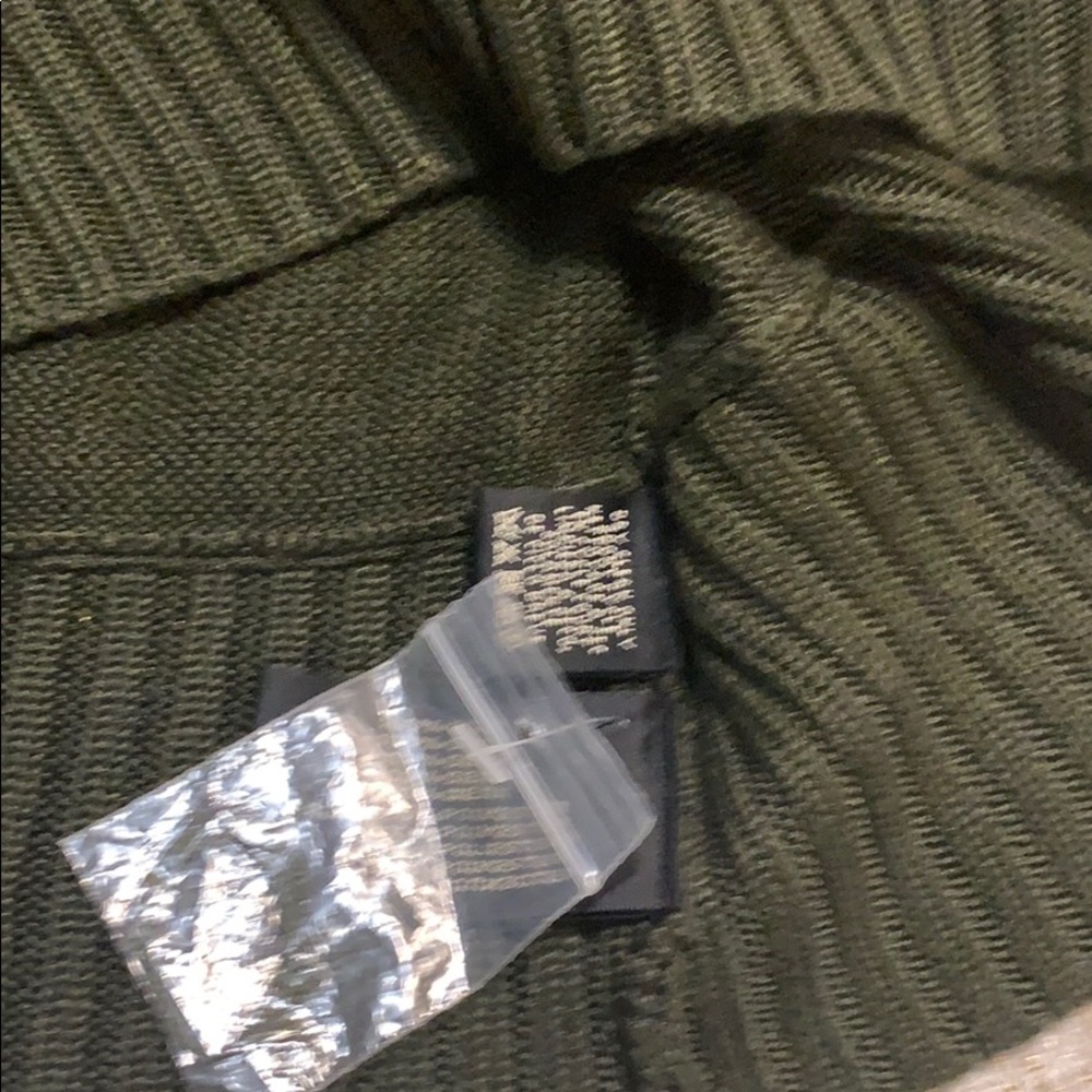 Sweater - Picture 4 of 8
